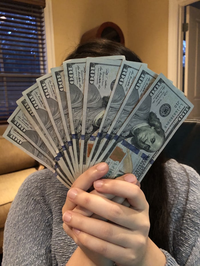 HOW TO SAFELY GET MONEY FROM A SUGAR DADDY